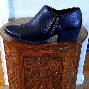 Women's B.O.C Genuine Leather Booties SZ 8.5M